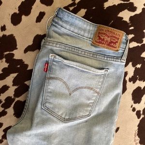 Levi’s light wash 711 skinny
